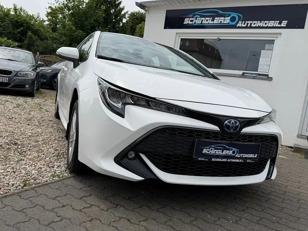 Gebraucht Toyota Corolla Hybrid Play 98 PS (72 kW) 2022 Weiß Limousine