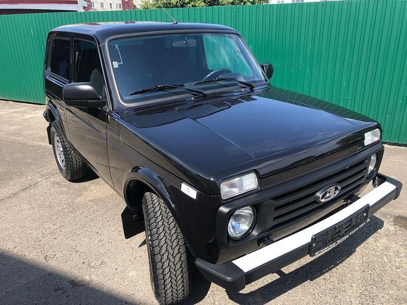 Neu Lada niva 83 PS (61 kW) 2025 Schwarz SUV