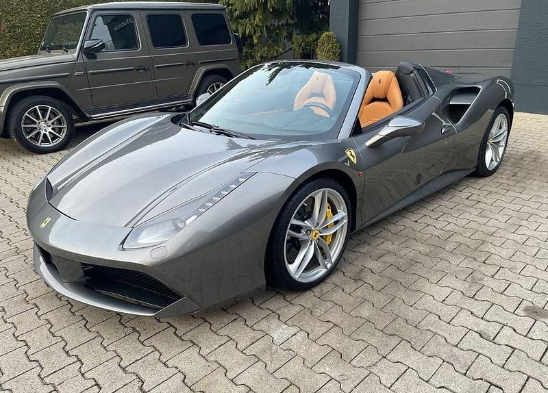Gebraucht Ferrari 488 670 PS (492 kW) 2016 Grau Cabrio