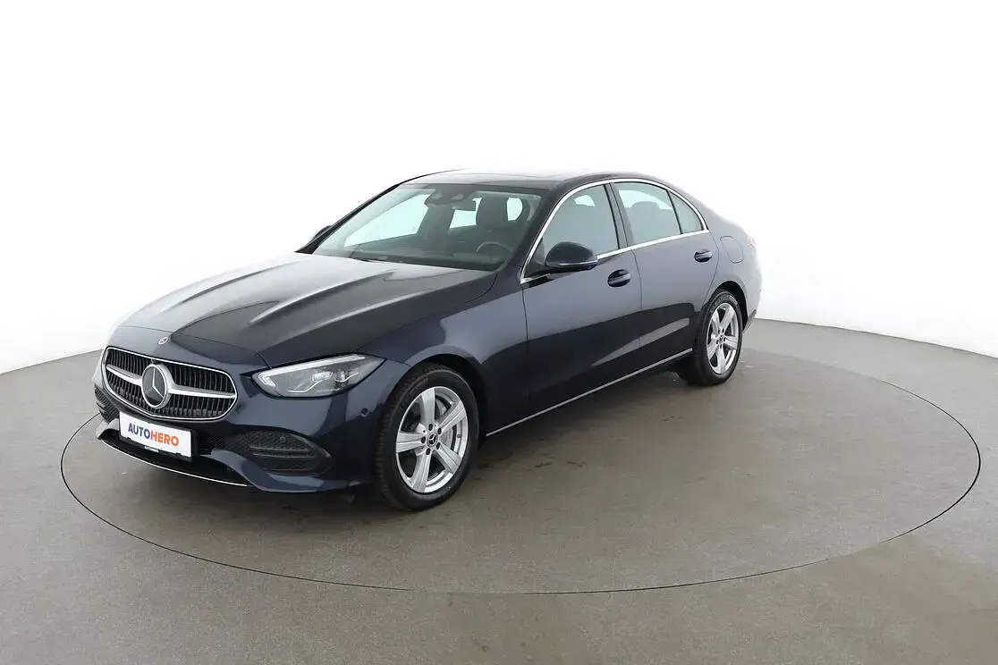 Gebraucht Mercedes C300e Avantgarde 2023 Limousine