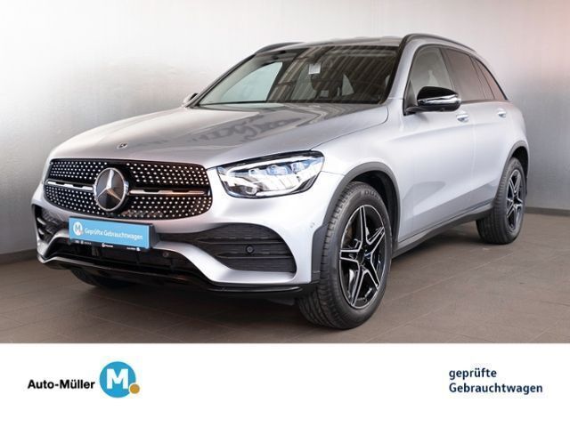 Hightechsilber metallic (metallic) Gebraucht 2022 Mercedes GLC300 AMG SUV | 43.480 € (Fairer Preis) - Bild 1/4