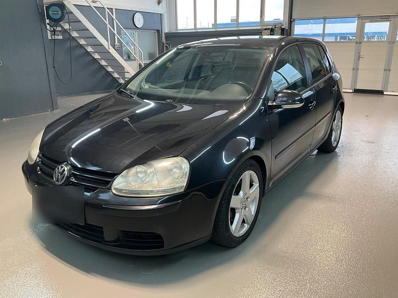 Second-hand VW Golf IV 140 CP (102 kW) 2004 Negru Berlinǎ