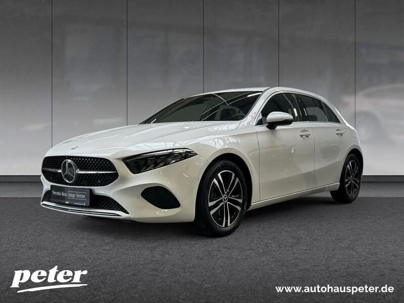Digitalweiß Gebraucht 2024 Mercedes A180 Progressive Limousine | 29.870 € (Fairer Preis) - Bild 1/4