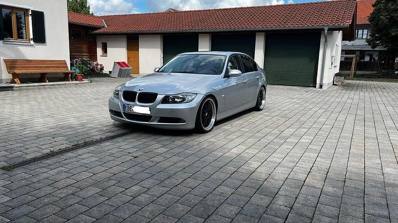 Silber Gebraucht 2005 BMW 320 Limousine | 2.900 € (Fairer Preis) - Bild 1/4
