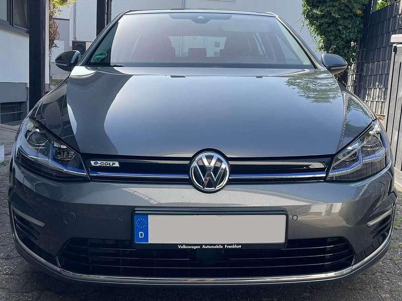 Grau Gebraucht 2020 VW e-Golf Kleinwagen | 14.900 € (Fairer Preis) - Bild 1/4