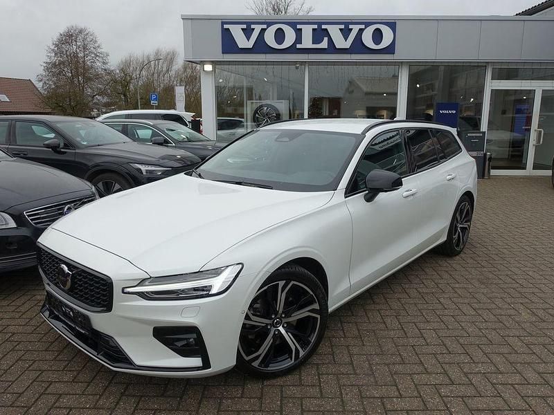 Weiß Gebraucht 2025 Volvo V60 Plus Kombi | 35.900 € (Guter Preis) - Bild 1/4