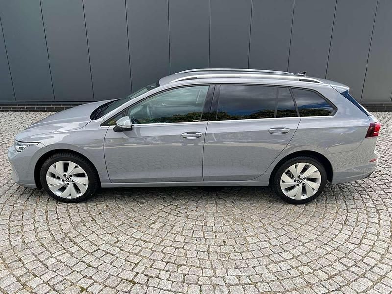 Gebraucht VW Golf VIII Style 150 PS (110 kW) 2024 Mondsteingrau Kombi