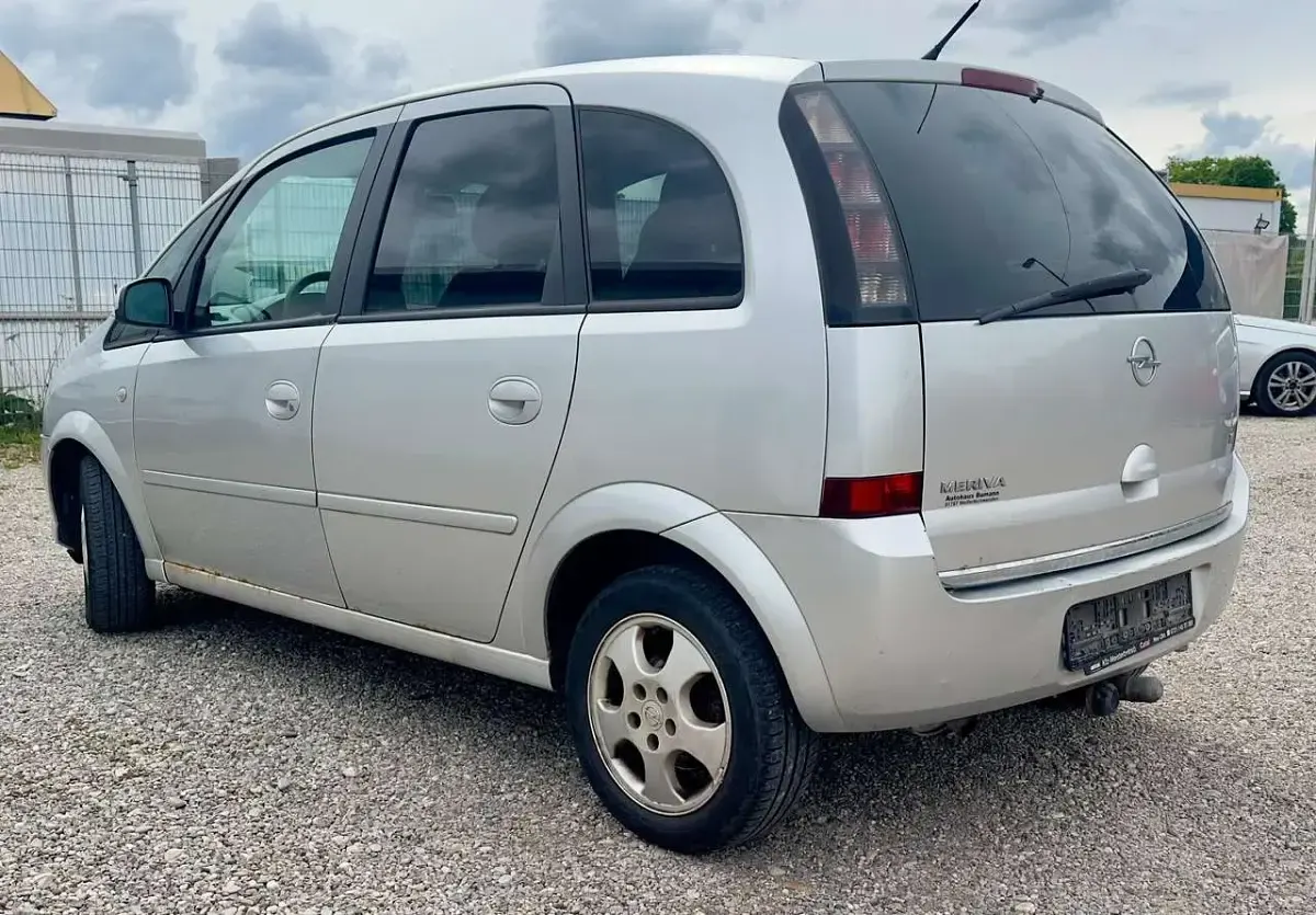 Gebraucht Opel Meriva 105 PS (77 kW) 2007 Starsilber iii m2 Van / Kleinbus