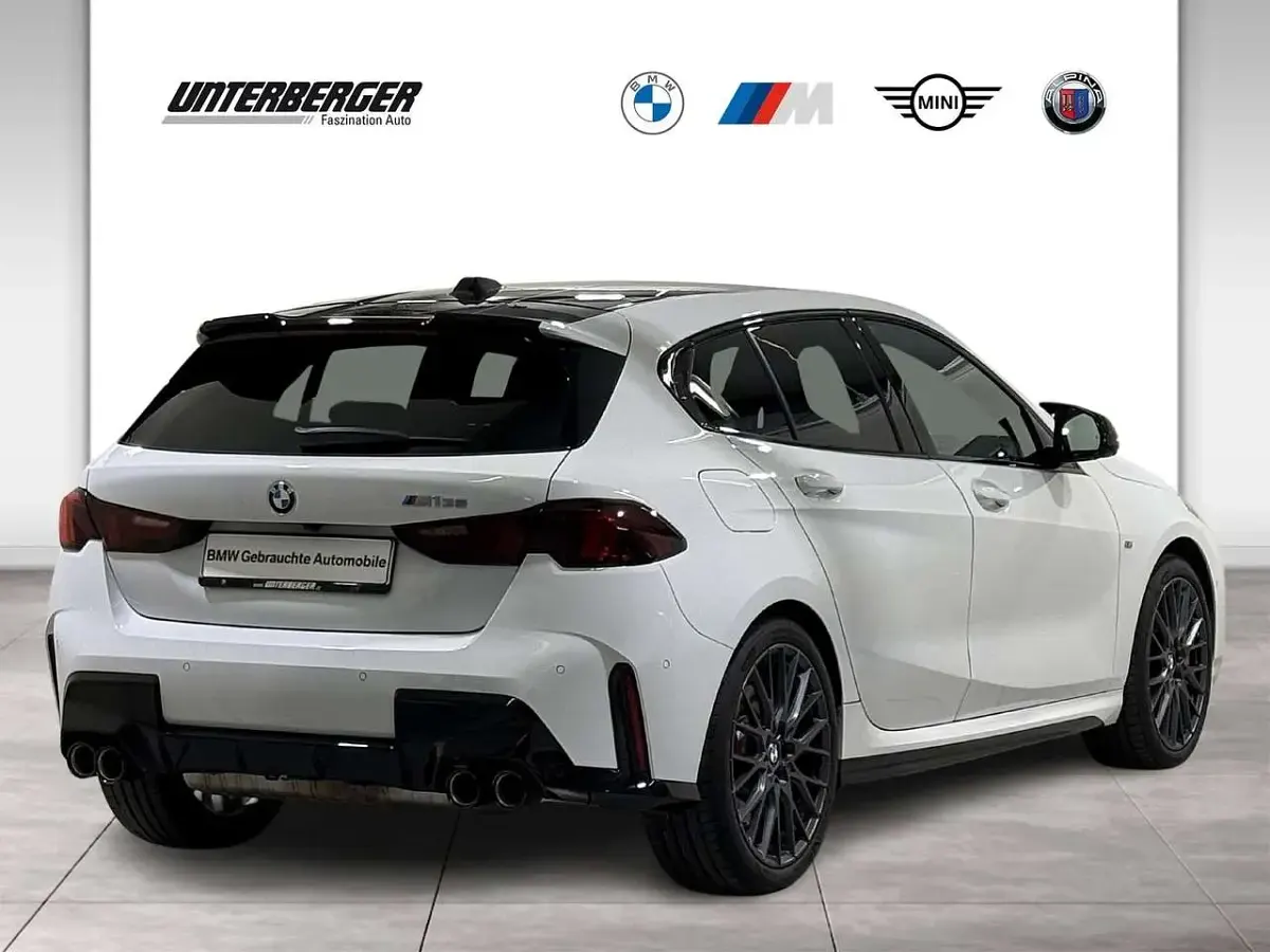 Gebraucht BMW M135 Performance 317 PS (233 kW) 2025 Alpinweiß uni Kleinwagen