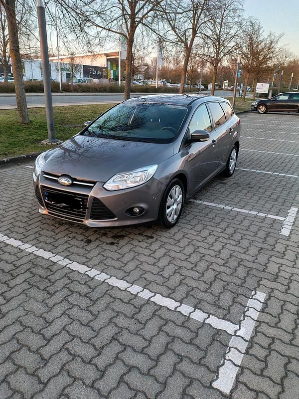 Gebraucht Ford Focus 99 PS (72 kW) 2014 Silber Kombi