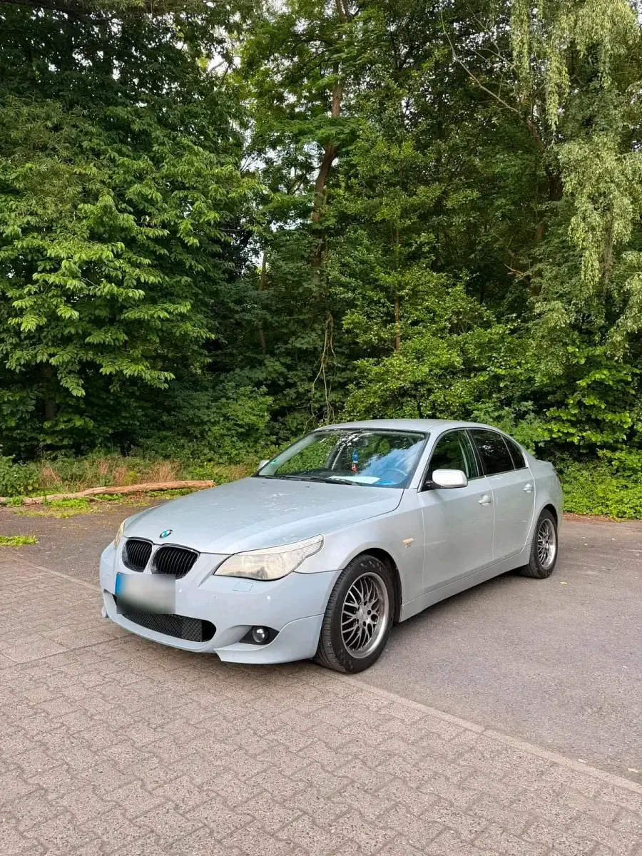 Gebraucht BMW 523 177 PS (130 kW) 2006 Silber Limousine
