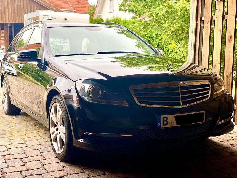 Schwarz Gebraucht 2013 Mercedes C200 Avantgarde Limousine | 8.000 € (Fairer Preis) - Bild 1/4