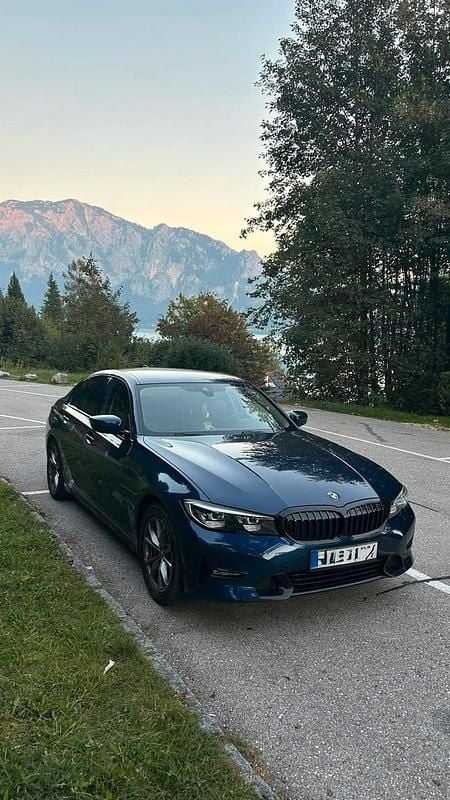 Blau Gebraucht 2019 BMW 330 Limousine | 25.000 € (Guter Preis) - Bild 1/4