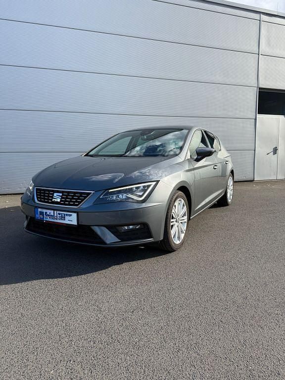 Grau Gebraucht 2017 Seat Leon XCELLENCE Limousine | 10.400 € (Guter Preis) - Bild 1/4