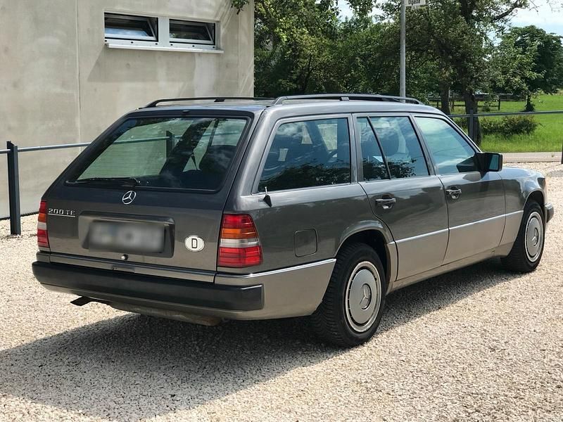 Second-hand Mercedes 200 118 CP (86 kW) 1991 Gri Break