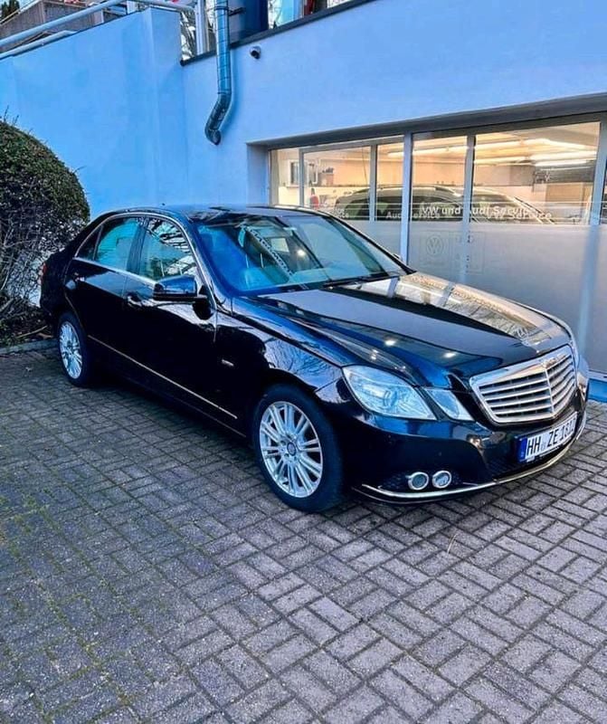Schwarz Gebraucht 2010 Mercedes E350 Limousine | 9.300 € (Superpreis) - Bild 1/4