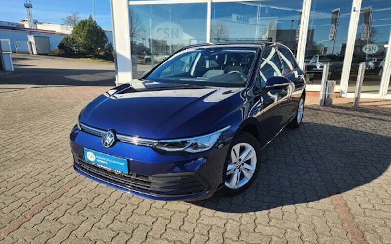 Gebraucht VW Golf VIII Life 131 PS (96 kW) 2023 Atlantic blue metallic Limousine