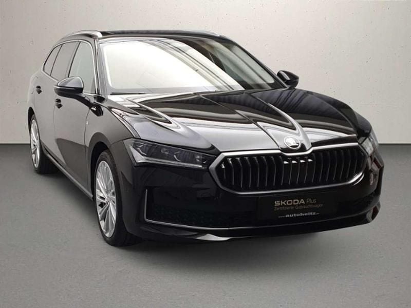 Gebraucht Skoda Superb LAURIN & KLEMENT 150 PS (110 kW) 2024 Ebony schwarz metallic Kombi