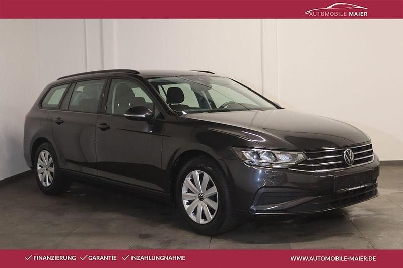 Grau Gebraucht 2024 VW Passat Limousine | 21.900 € - Bild 1/4