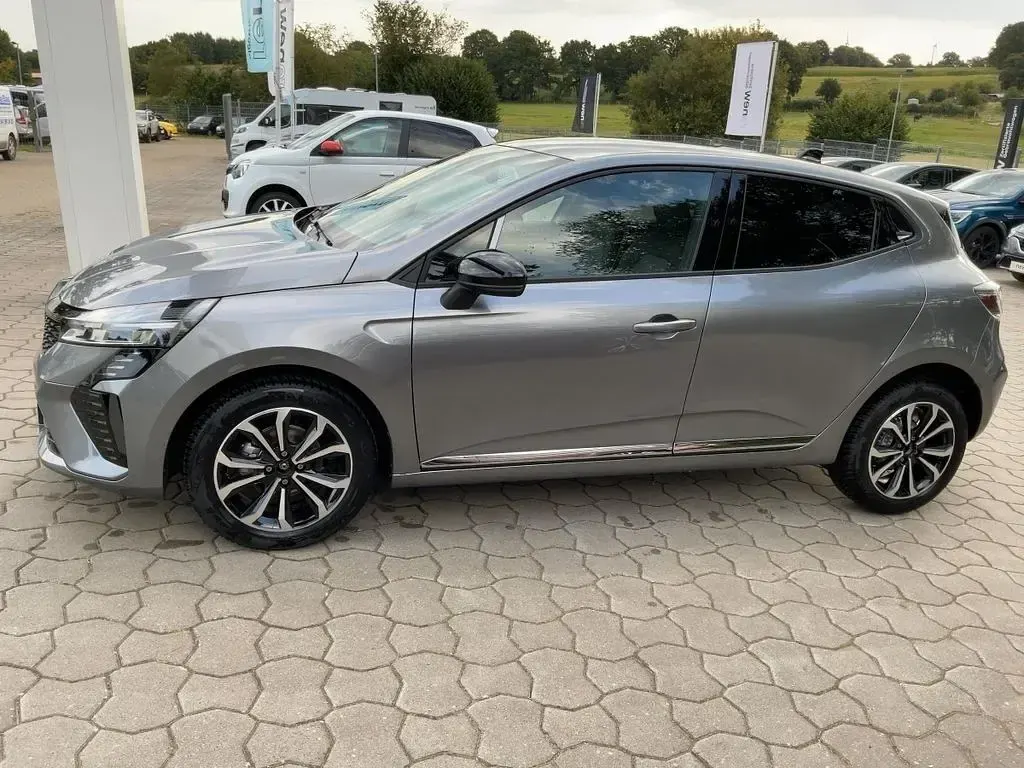 Neu Renault Clio V Techno 91 PS (66 kW) 2025 Metalliclackierung dolom Limousine