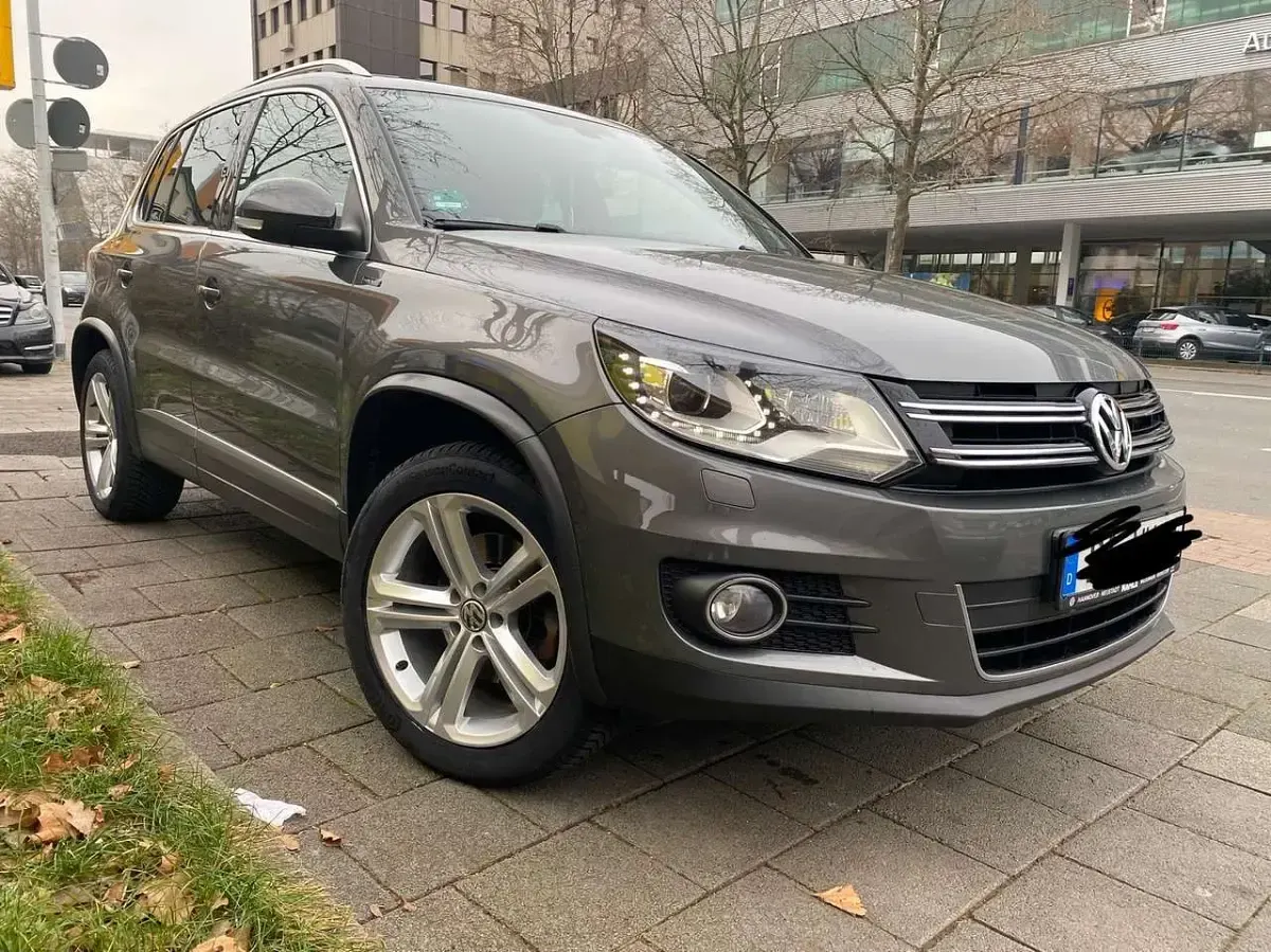 Gebraucht VW Tiguan Sportline 160 PS (117 kW) 2015 Grau SUV