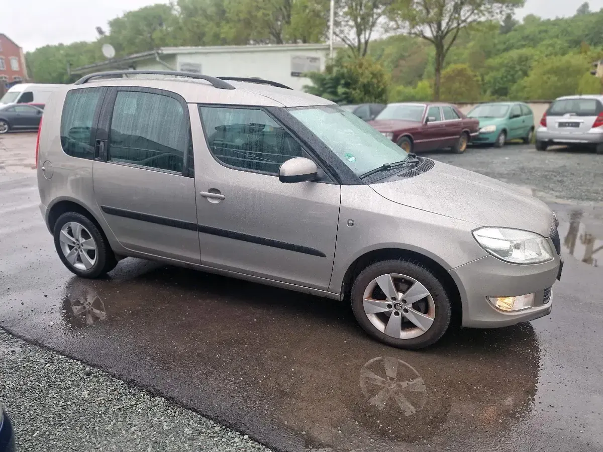 Używany Skoda Fabia 86 KM (63 kW) 2014 Srebrny Minivan