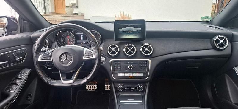 Gebraucht Mercedes CLA200 AMG line 136 PS (100 kW) 2017 Schwarz Limousine