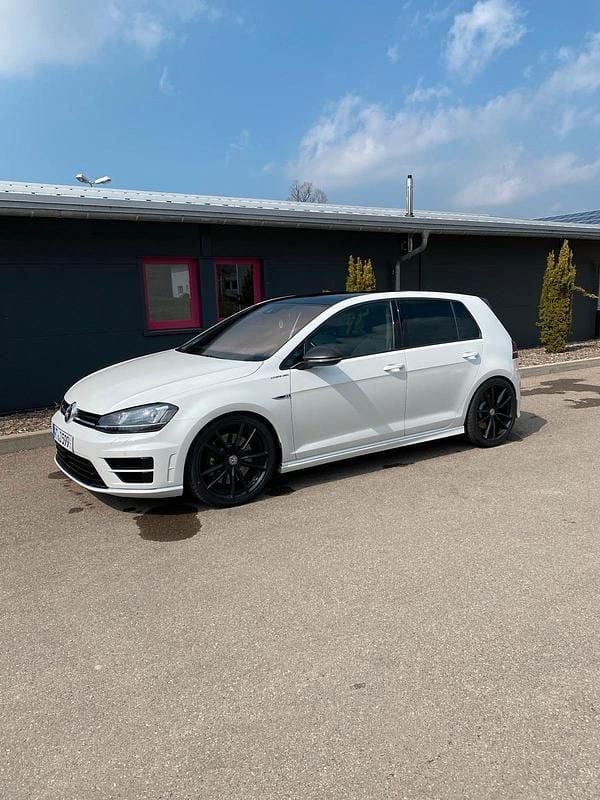 Weiß Gebraucht 2014 VW Golf VII Limousine | 25.000 € - Bild 1/4