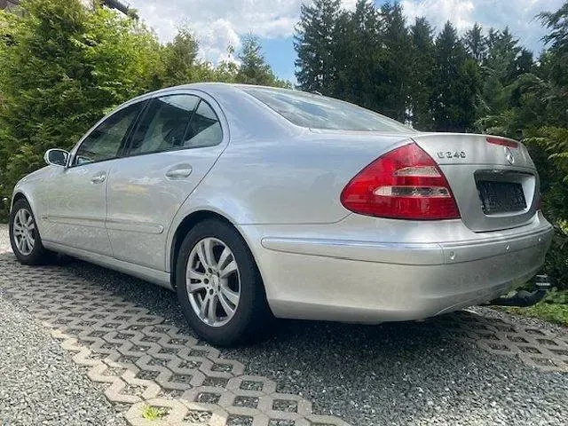 Gebraucht Mercedes E240 Elegance 177 PS (130 kW) 2003 Silber Limousine