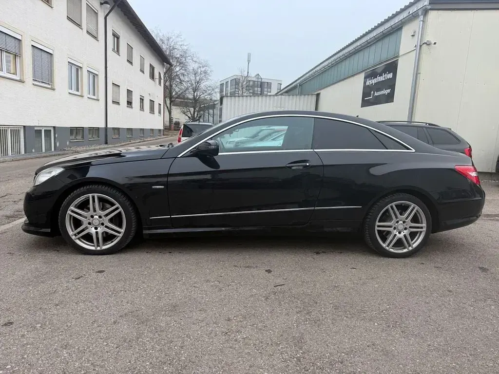 Gebraucht Mercedes E350 AMG line 292 PS (214 kW) 2009 Schwarz Coupé