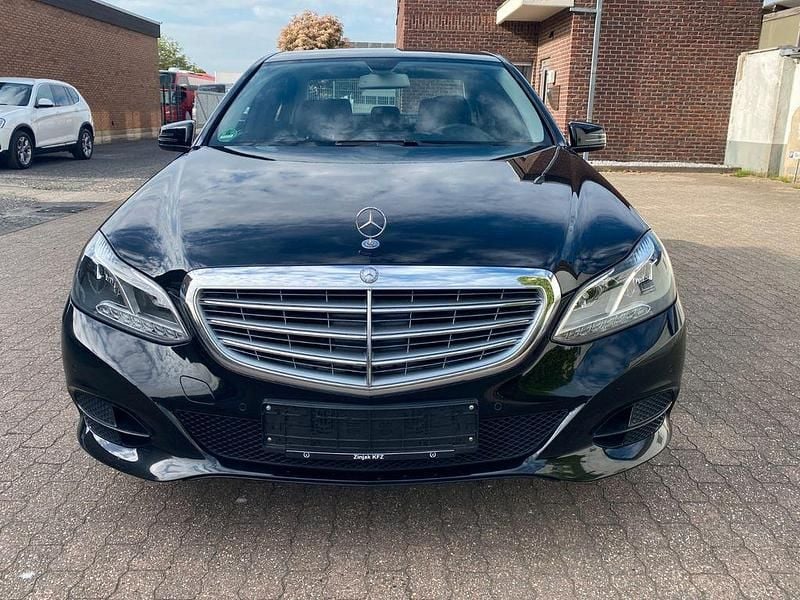 Second-hand Mercedes E200 184 CP (135 kW) 2015 Negru Berlinǎ
