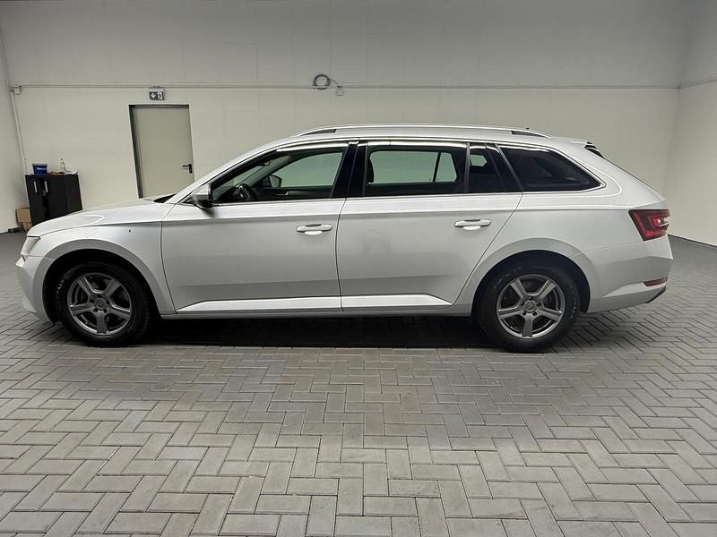 Metallic Gebraucht 2016 Skoda Superb Kombi | 20.020 € (Teuer) - Bild 1/1