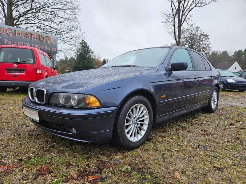 Blue metallic Gebraucht 2002 BMW 520 Sport Line Limousine | 3.999 € (Fairer Preis) - Bild 1/4