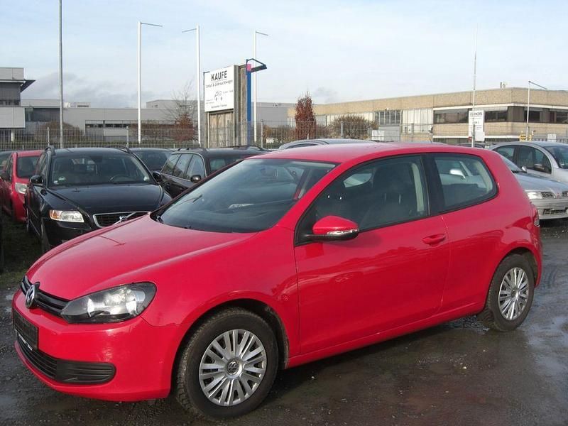 Rot Gebraucht 2012 VW Golf VII Trendline Limousine | 6.350 € (Superpreis) - Bild 1/4