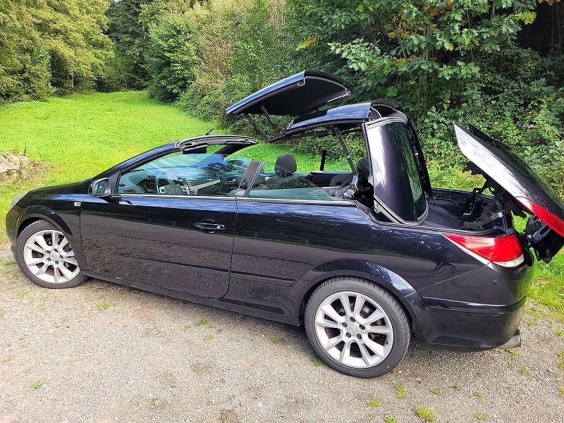 Schwarz Gebraucht 2006 Opel Astra Cabriolet Edition Cabrio | 2.999 € (Teuer) - Bild 1/4