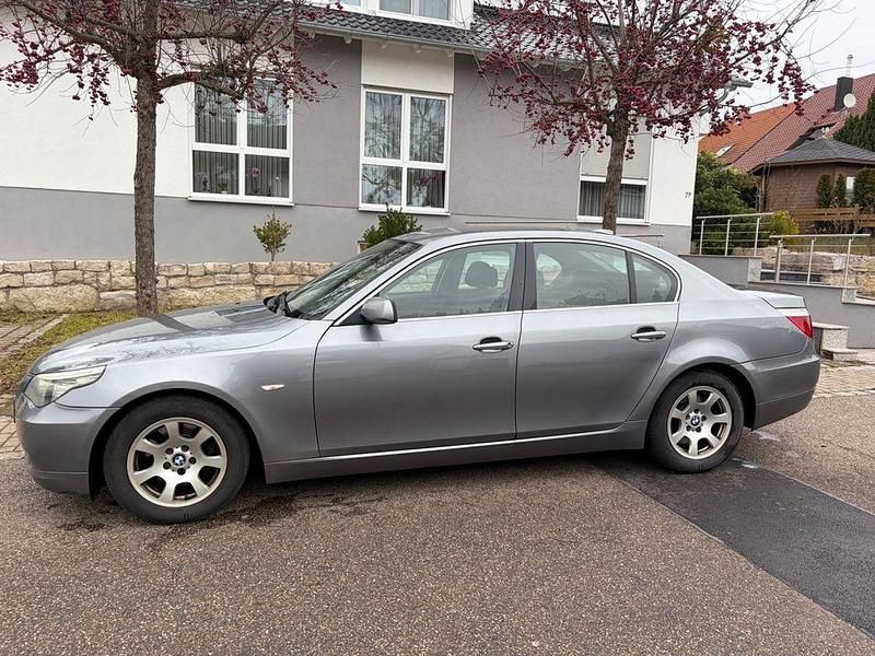 Gebraucht BMW 530 235 PS (172 kW) 2007 Grau Limousine