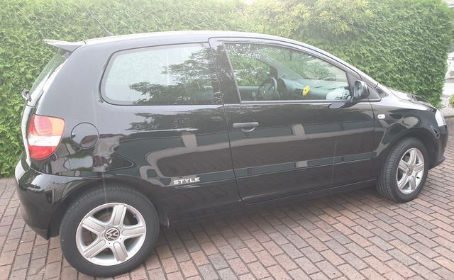 Gebraucht VW Fox 75 PS (55 kW) 2011 Schwarz Kleinwagen