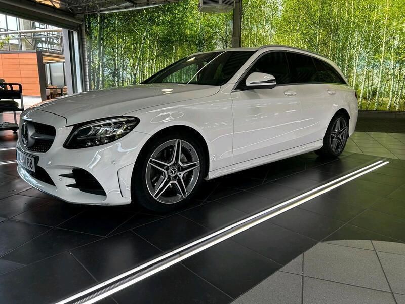 Weiß Gebraucht 2018 Mercedes C220 AMG Kombi | 21.111 € - Bild 1/4
