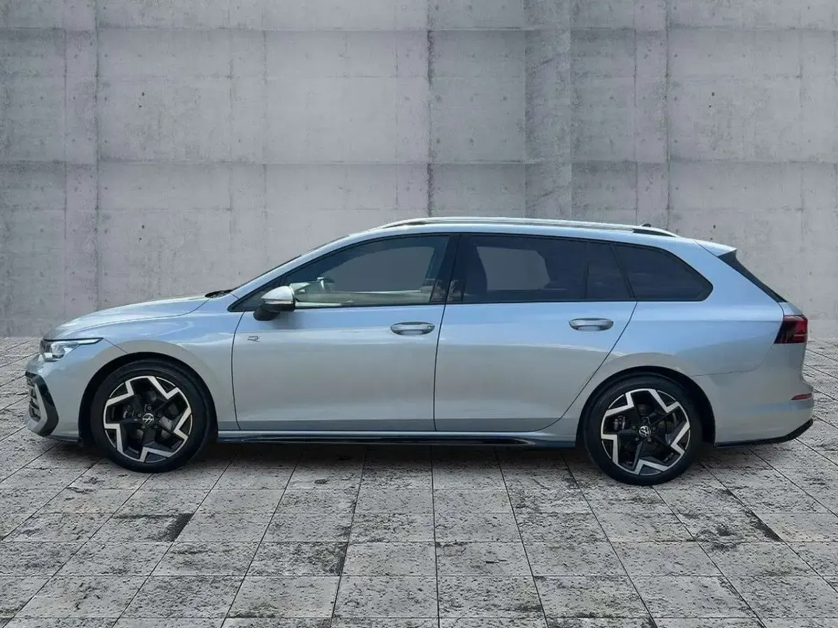 Gebraucht VW Golf VIII R-line 150 PS (110 kW) 2025 Silber Kombi