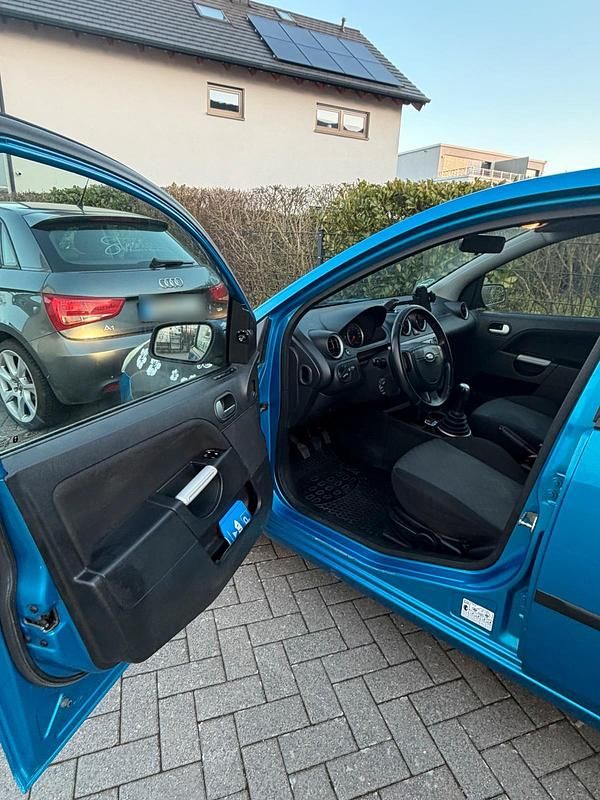 Gebraucht Ford Fiesta 80 PS (58 kW) 2005 Blau Kleinwagen