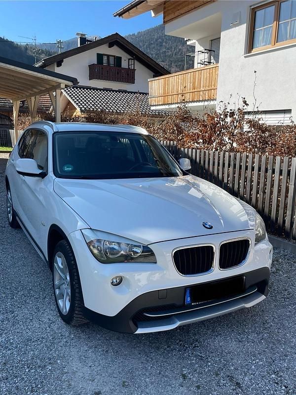 Weiß Gebraucht 2011 BMW X1 SUV | 7.200 € - Bild 1/4