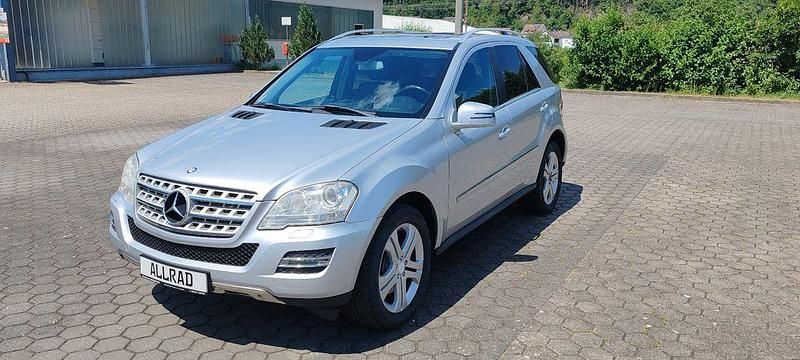 Silber Gebraucht 2011 Mercedes ML350 SUV | 10.490 € (Fairer Preis) - Bild 1/4