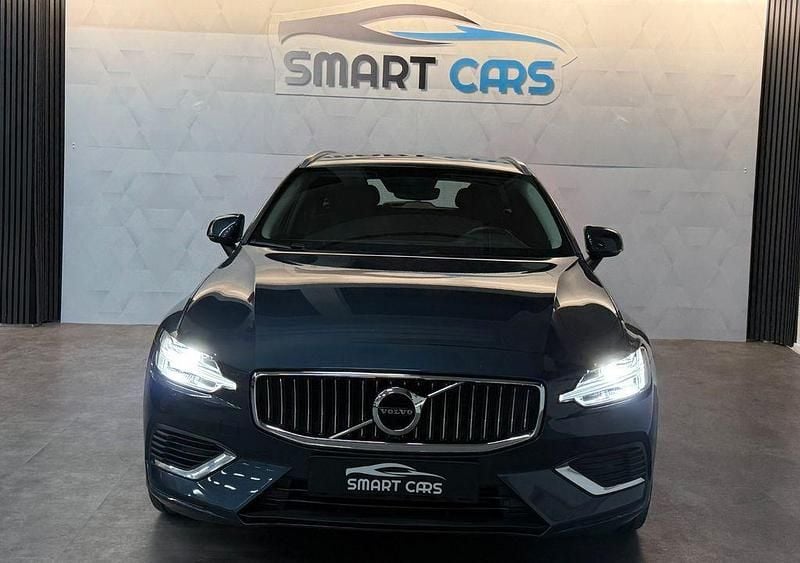 Gebraucht Volvo V60 Inscription 341 PS (250 kW) 2022 Blau Kombi