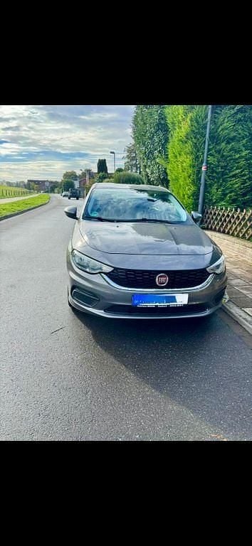 Gebraucht Fiat Tipo 95 PS (69 kW) 2016 Grau Limousine
