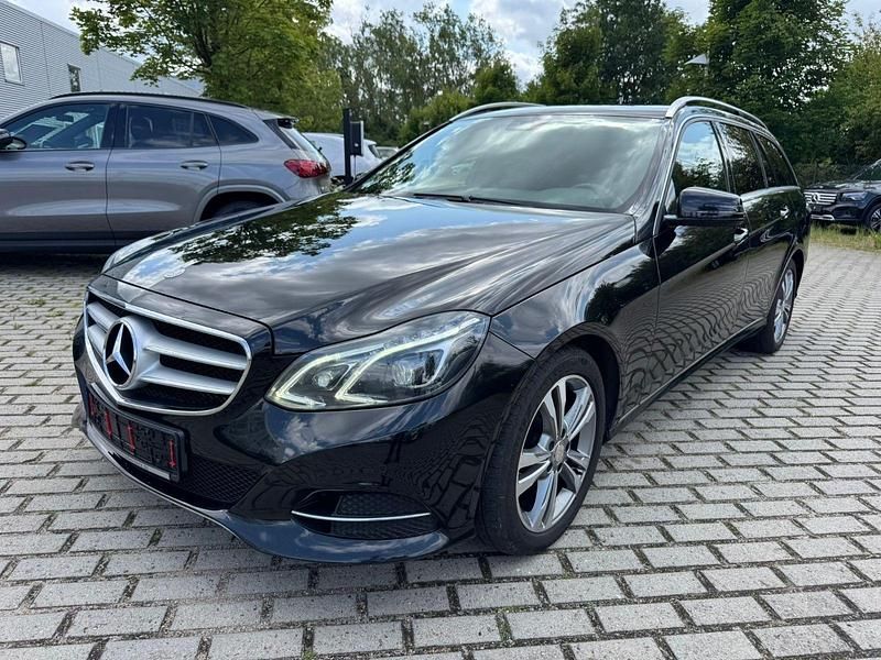 Schwarz Gebraucht 2013 Mercedes E220 Kombi | 10.990 € (Fairer Preis) - Bild 1/3