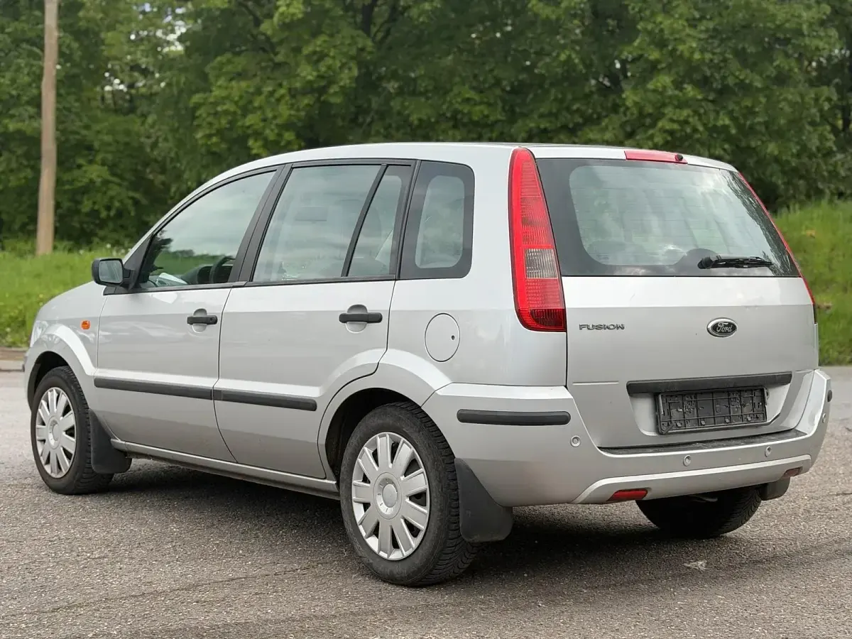 Brugt Ford Fusion 80 HK (58 kW) 2004 Sølv Hatchback