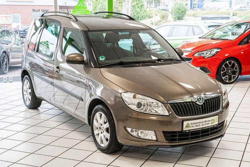 Braun Gebraucht 2013 Skoda Roomster Ambition Kombi | 8.950 € - Bild 1/4
