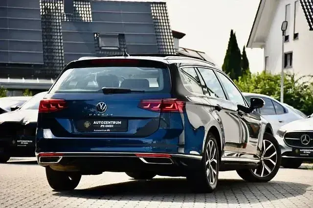 Gebraucht VW Passat Elegance 200 PS (147 kW) 2021 Blau Kombi