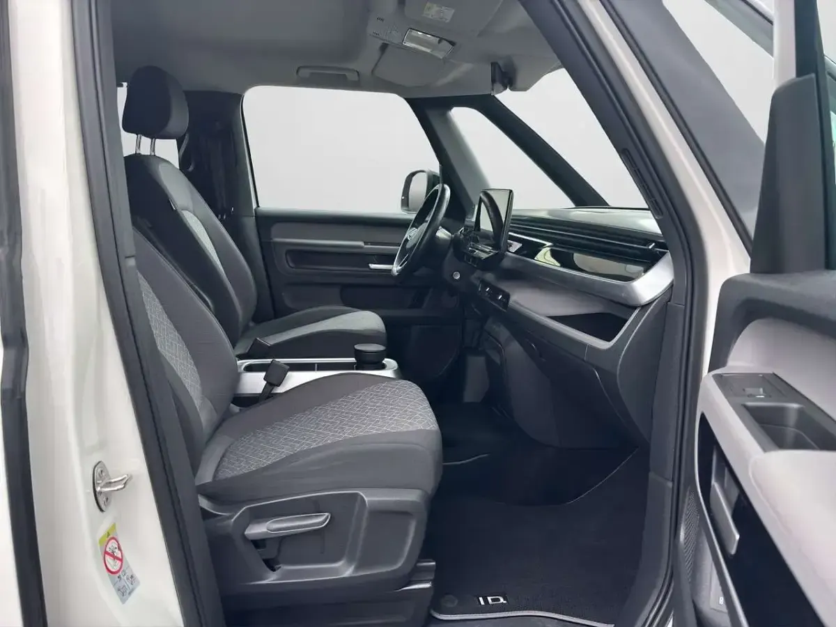 Gebraucht VW ID. Buzz Pro 150 kW (204 PS) 2024 Candyweiß Van / Kleinbus