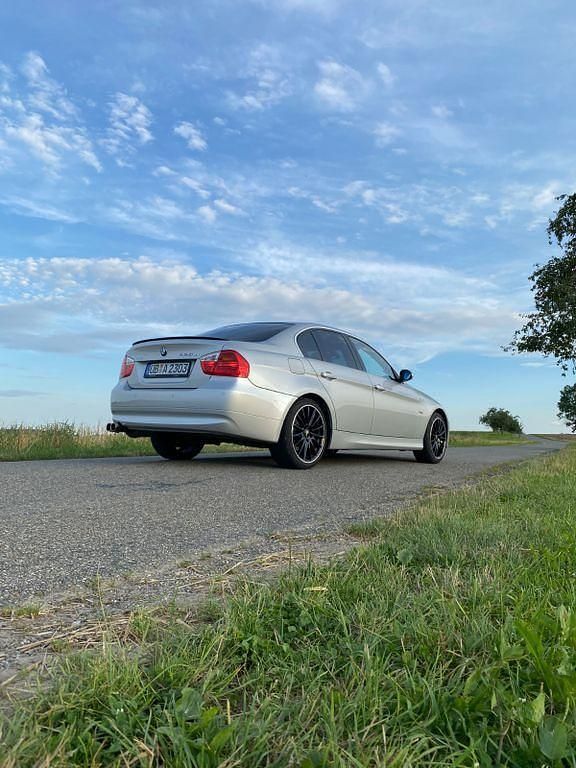 Gebraucht BMW 325 218 PS (160 kW) 2006 Silber Limousine